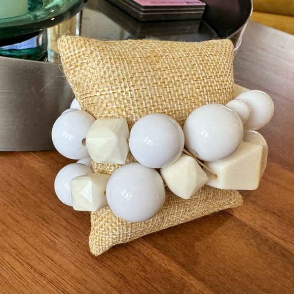 Subversive Large Lucite Beaded Stretch Bracelet - Picture 12 of 14